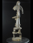 Statue de reine portant un tonneau - Attie - Côte d'Ivoire
