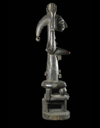 Statue de reine portant un tonneau - Attie - Côte d'Ivoire