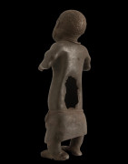 Nain de cour Joueur de trompe en bronze - Bini - Nigeria - Bronzes d’ife