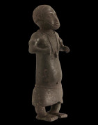 Nain de cour Joueur de trompe en bronze - Bini - Nigeria - Bronzes d’ife