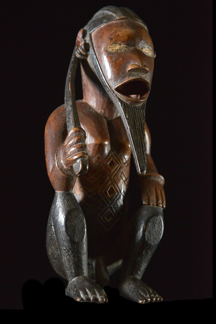 Statue cultuelle Biteki assis - Bembe - RDC Zaire