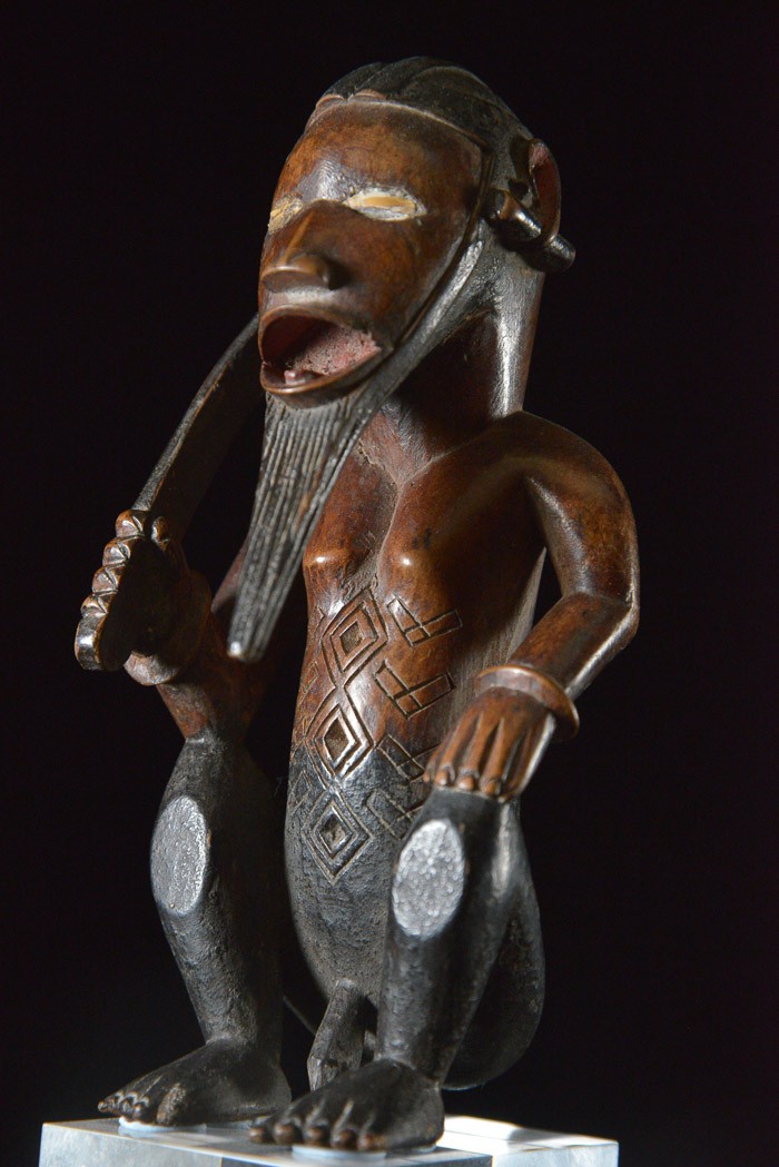Statue cultuelle Biteki assis - Bembe - RDC Zaire