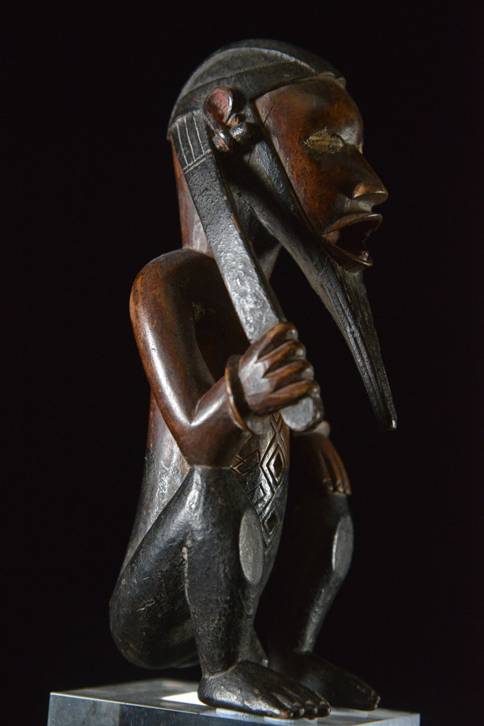 Statue cultuelle Biteki assis - Bembe - RDC Zaire