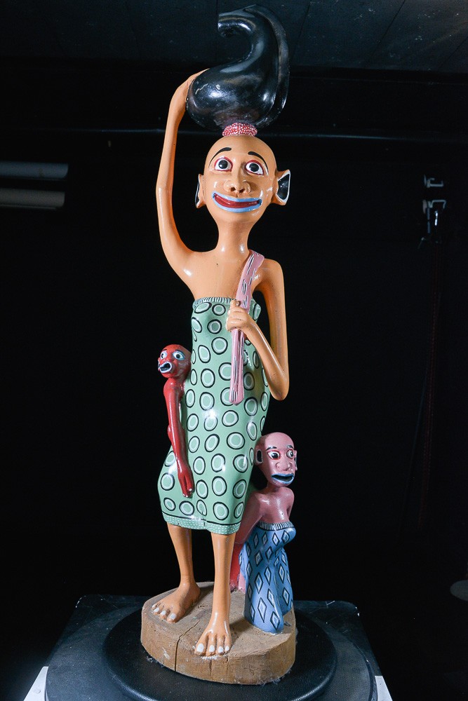 Sculpture Shetani Femme et enfants - Agostino Malaba - Makonde