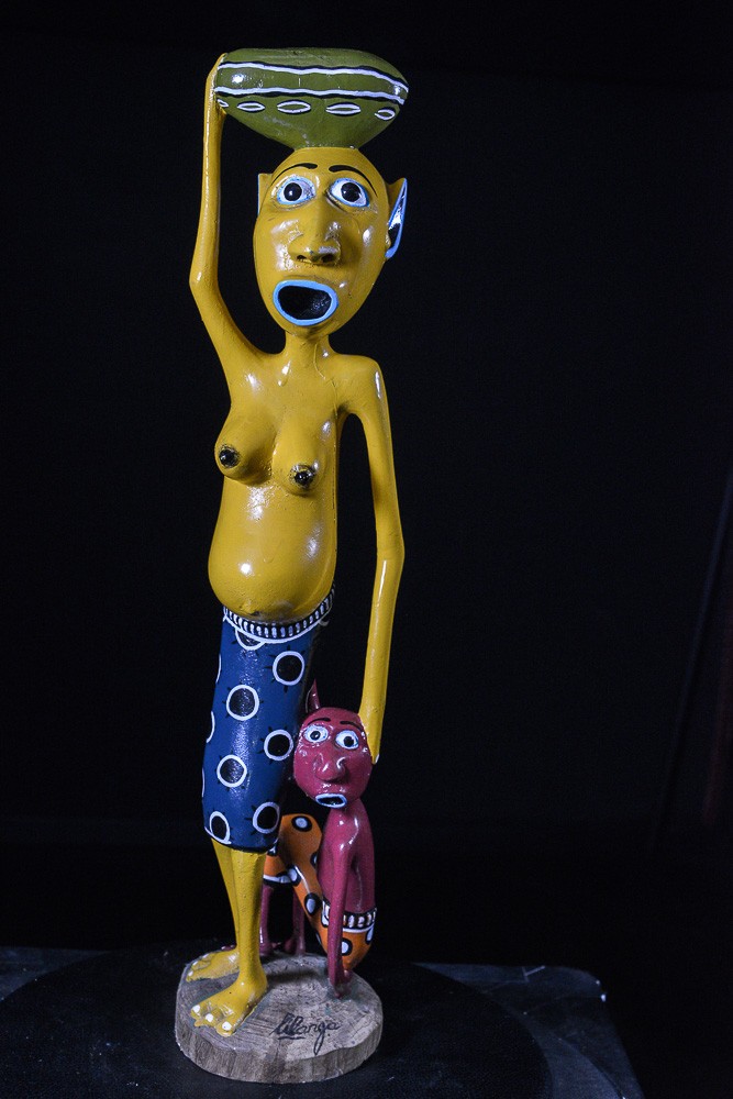 Sculpture Shetani Femme Jaune Et Enfant Rouge - Lilanga - Makonde