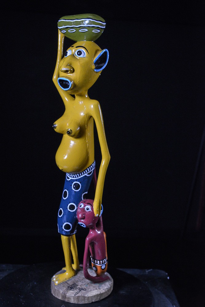Sculpture Shetani Femme Jaune Et Enfant Rouge - Lilanga - Makonde