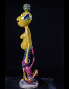 Sculpture Shetani Femme Jaune Et Enfant Rouge - Agostino Malaba - Makonde