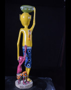 Sculpture Shetani Femme Jaune Et Enfant Rouge - Agostino Malaba - Makonde