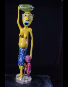 Sculpture Shetani Femme Jaune Et Enfant Rouge - Agostino Malaba - Makonde