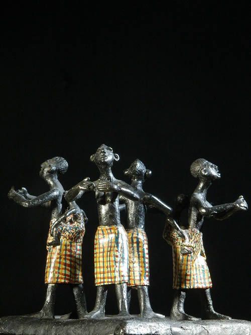 Scene de village annees 50 en fonte aluminium - Benin