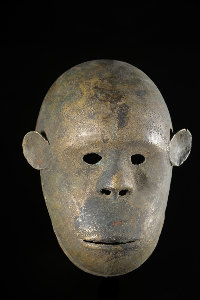 Masque en alliage de bronze  - Verre / Were - Nigeria Cameroun