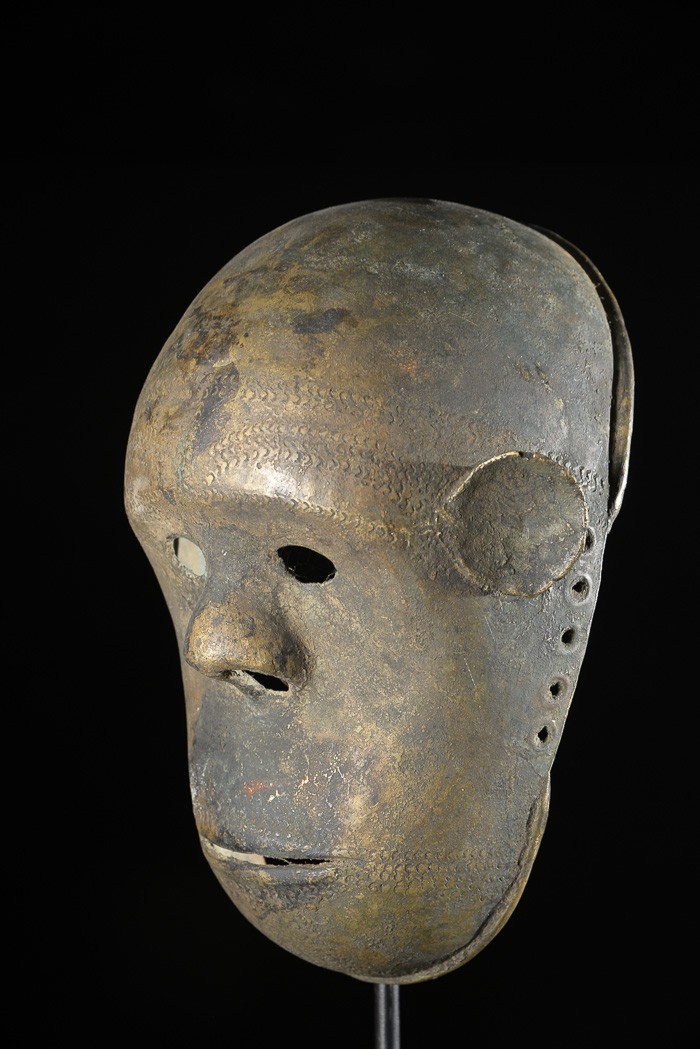 Masque en alliage de bronze  - Verre / Were - Nigeria Cameroun