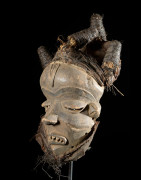Masque Mbuya de style Katundu - Pende - RDC Zaire
