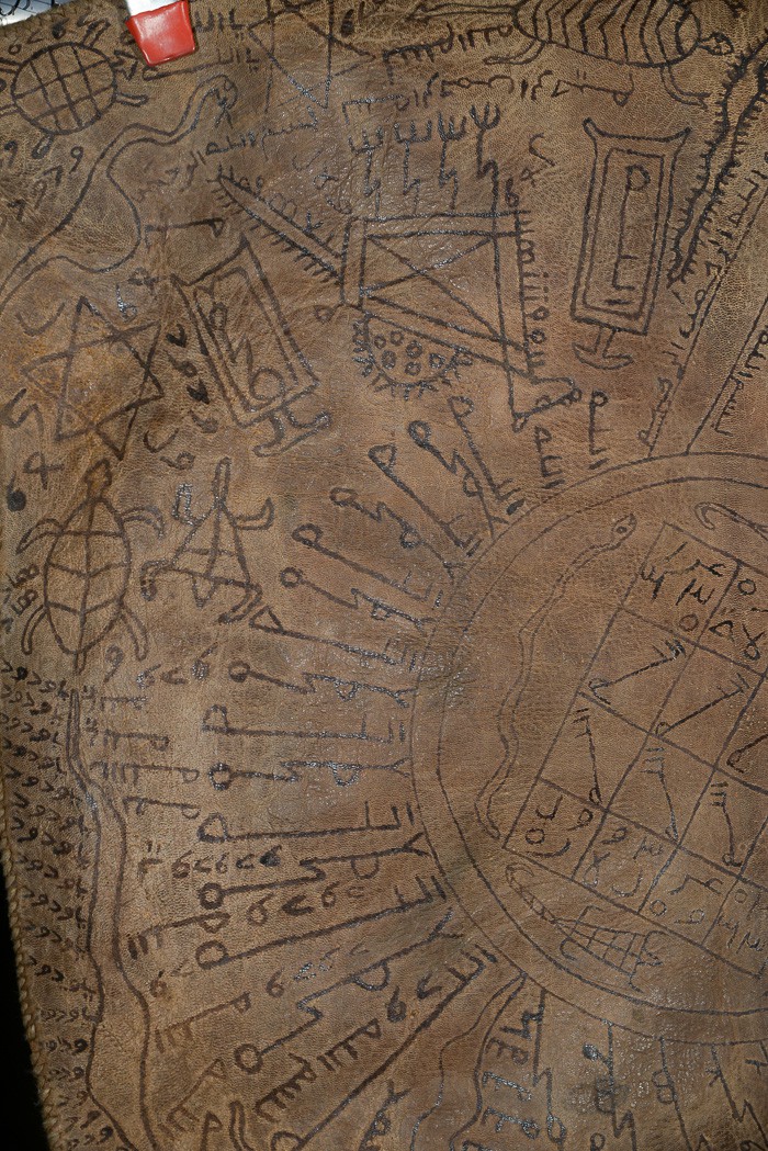Représentation du monde en cuir - Haoussa - Niger