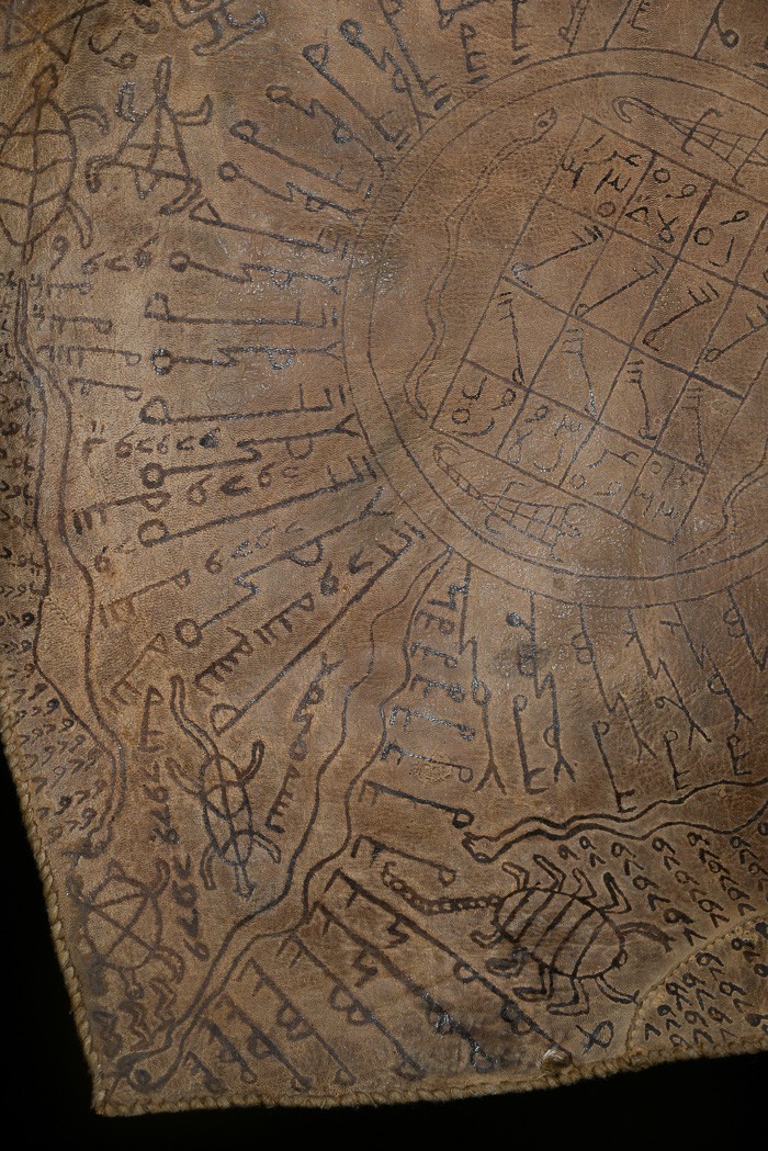 Représentation du monde en cuir - Haoussa - Niger