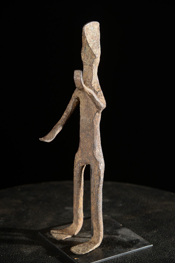 Figure rituelle en fer noir - Mumuyé - Nigéria
