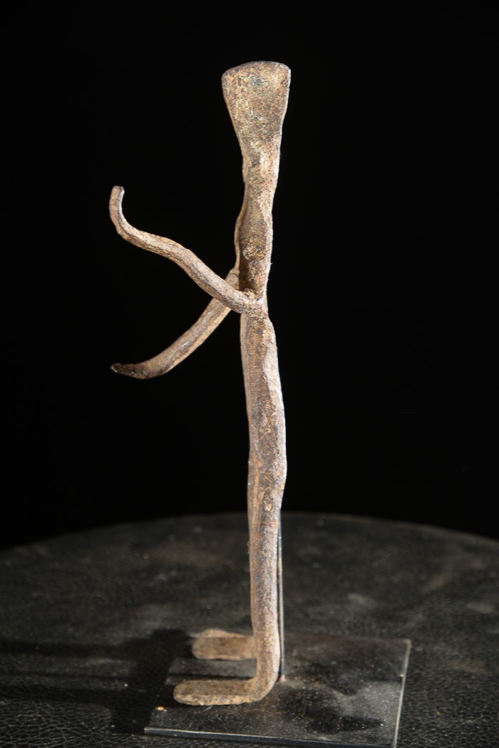 Figure rituelle en fer noir - Mumuyé - Nigéria