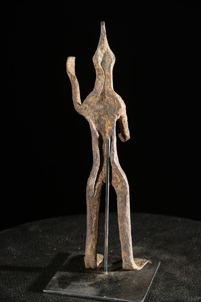 Figure rituelle en fer noir - Mumuyé - Nigéria