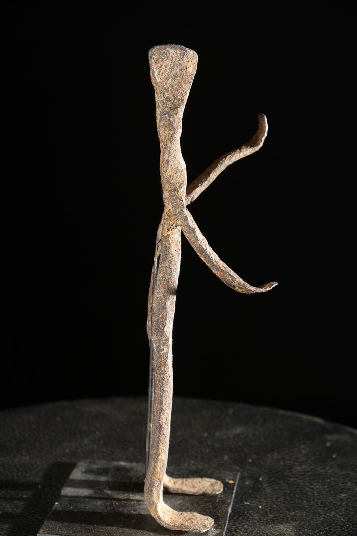 Figure rituelle en fer noir - Mumuyé - Nigéria