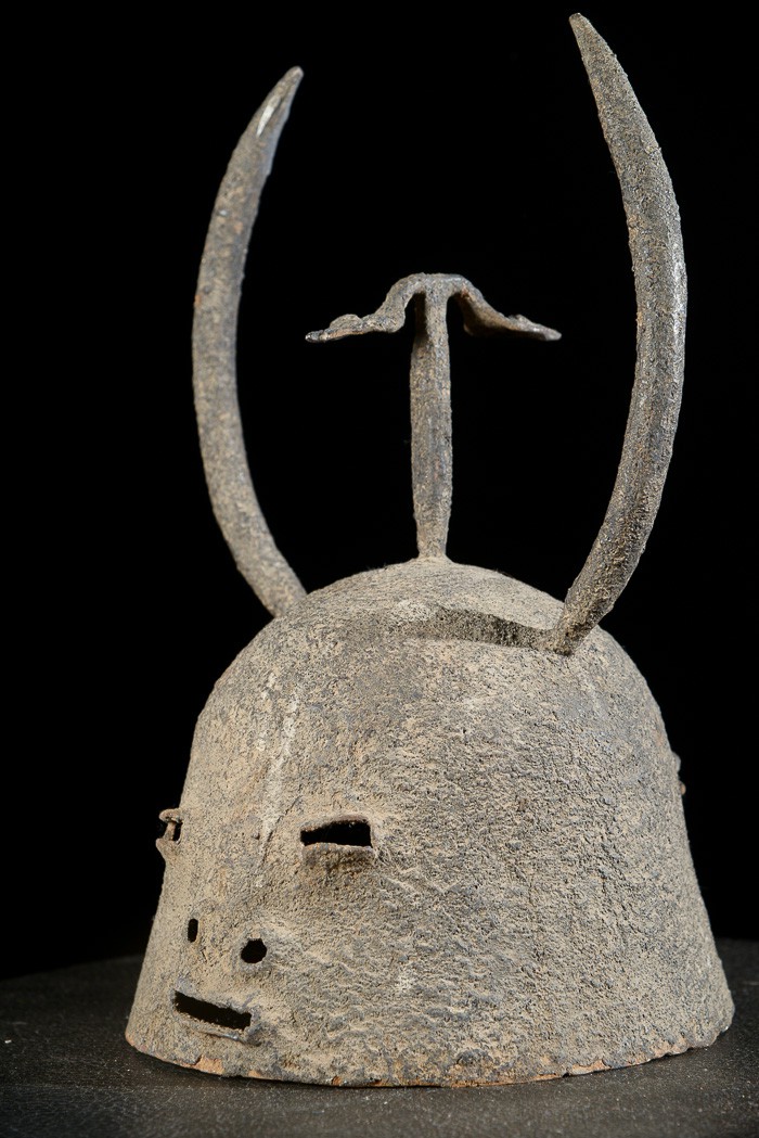 Casque en fer noir - Dogon - Mali