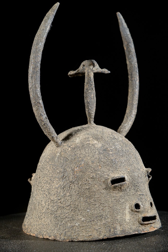 Casque en fer noir - Dogon - Mali