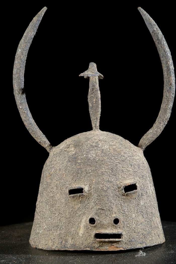 Casque en fer noir - Dogon - Mali