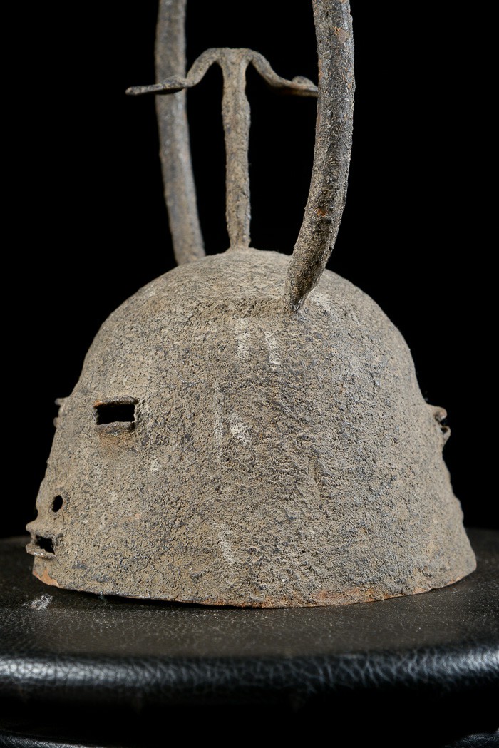 Casque en fer noir - Dogon - Mali