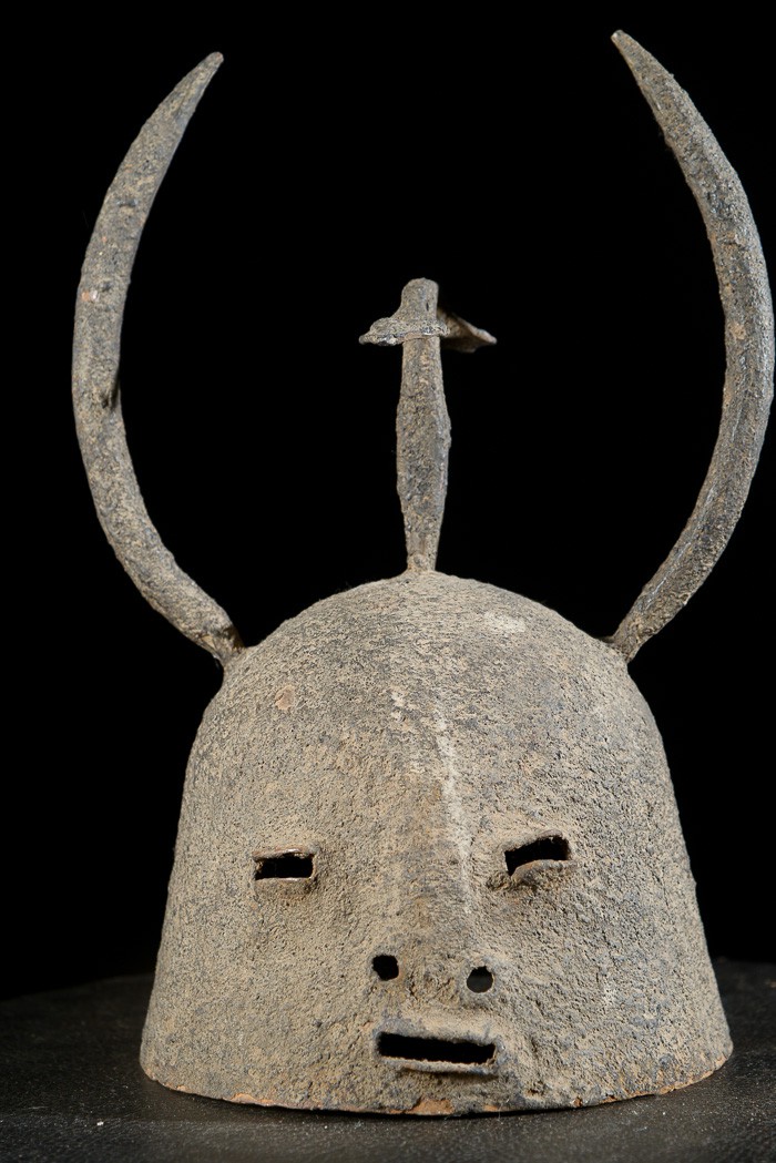 Casque en fer noir - Dogon - Mali