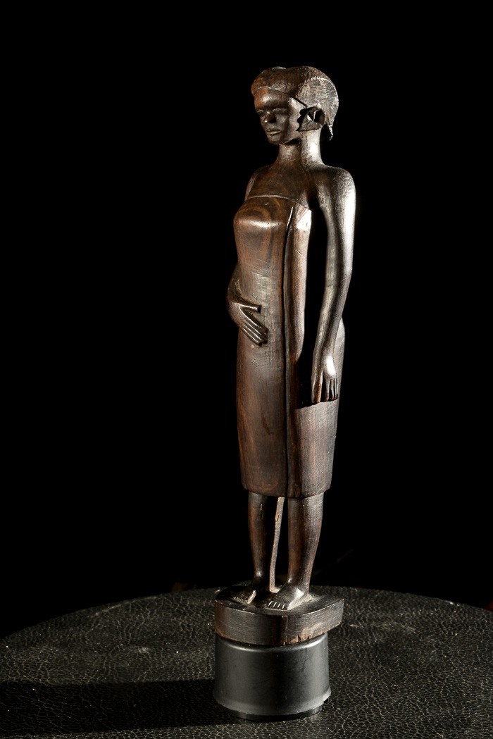 Statue féminine colon Kwere / Zaramo - Tanzanie