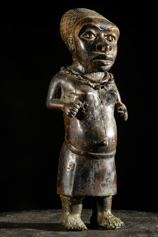 Nain de cour ou Fou du roi en bronze - Bini - Nigeria - Bronzes d’ife