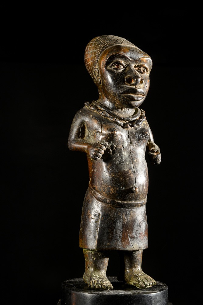 Nain de cour ou Fou du roi en bronze - Bini - Nigeria - Bronzes d’ife