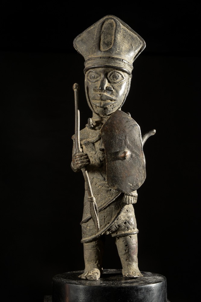 Oba en tenue de guerre - Bini Edo - Benin - Bronzes du Benin