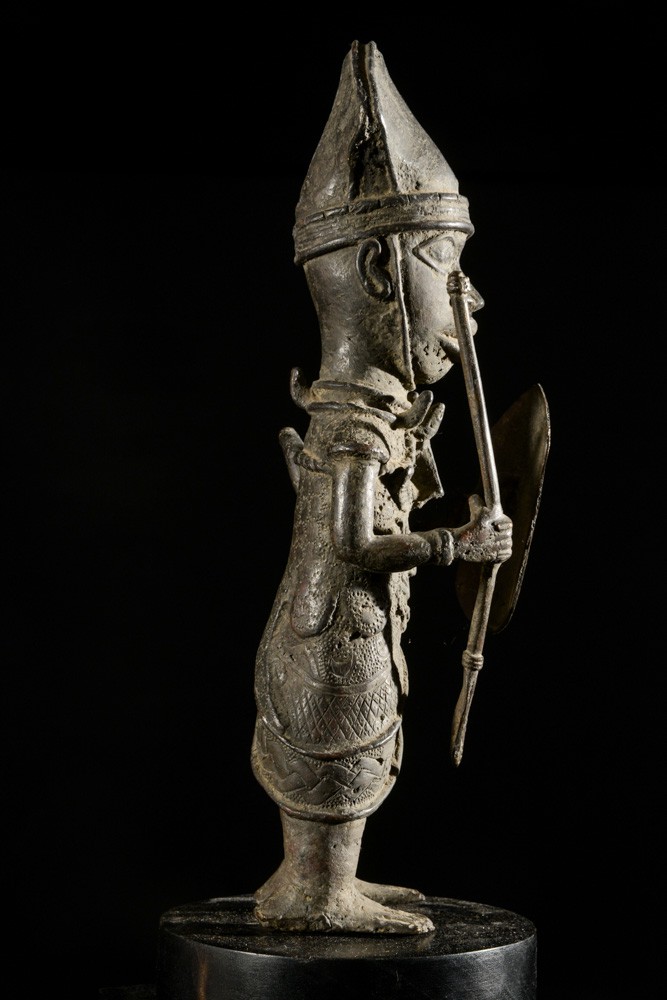 Oba en tenue de guerre - Bini Edo - Benin - Bronzes du Benin