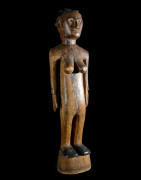 Statue féminine colon Kwere / Zaramo - Tanzanie