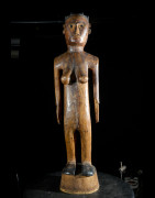 Statue féminine colon Kwere / Zaramo - Tanzanie