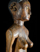 Statue féminine colon Kwere / Zaramo - Tanzanie