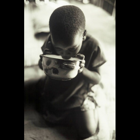 Alain Chatenet - Tirage photo numerote signe - Enfant buvant