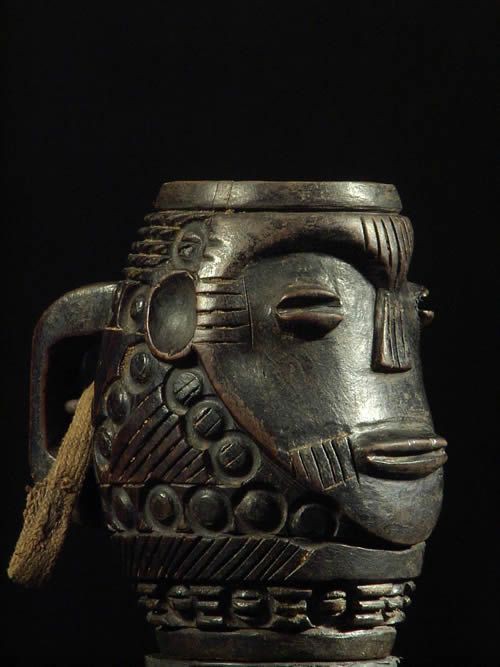 Coupe cephalomorphe - Kuba Showa- RDC Zaire - Receptacles
