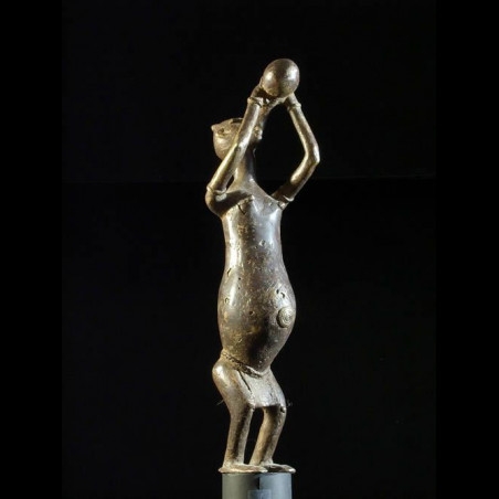 Personnage buvant - Dogon - Mali - Bronzes anciens du Mali