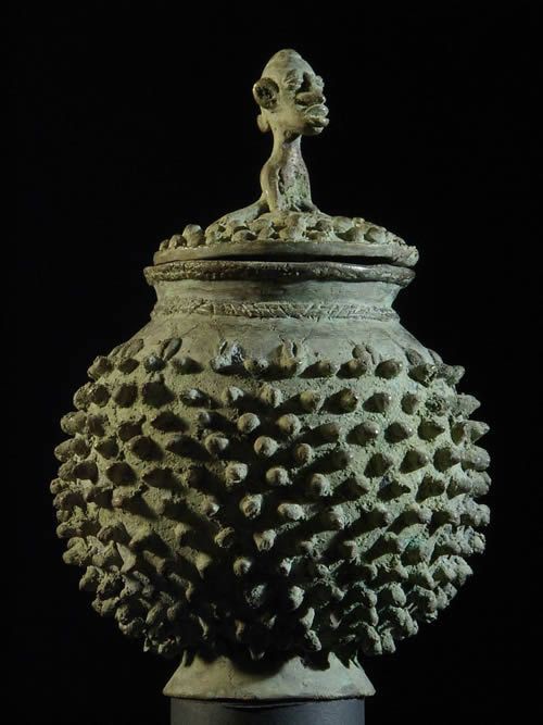 Pot a onguents magiques en bronze - Dogon - Mali - Bronzes