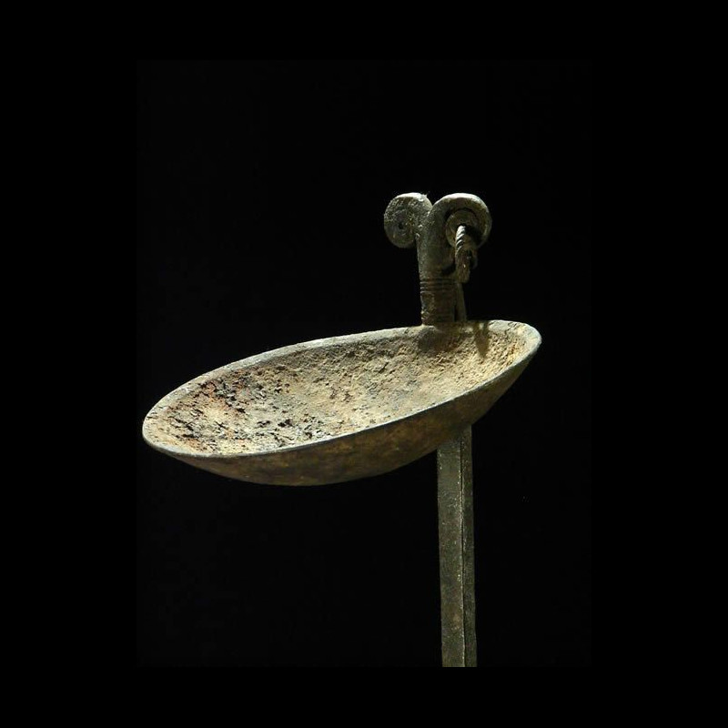 Lampe a huile ancienne en fer noir - Baoule - Côte d'Ivoire