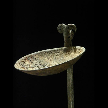 Lampe a huile ancienne en fer noir - Baoule - Côte d'Ivoire
