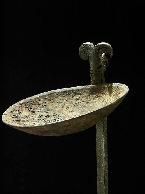 Lampe a huile ancienne en fer noir - Baoule - Côte d'Ivoire