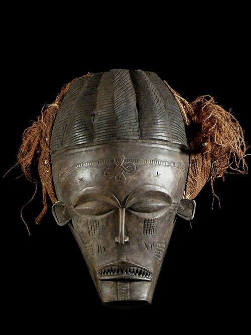 Masque Mwana Pwo - Chokwe / Tschokwe - Angola