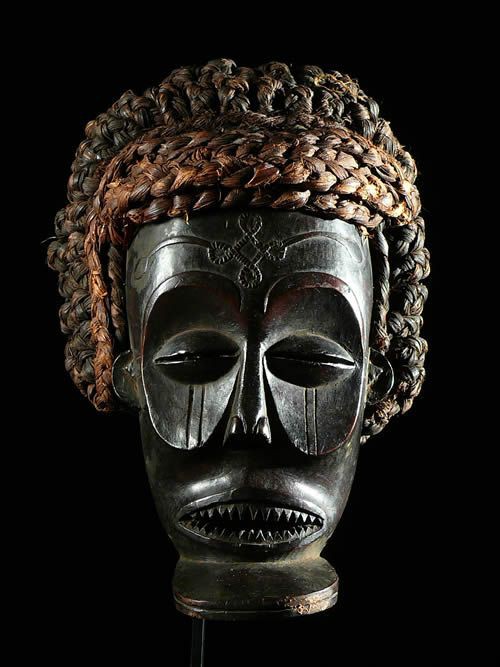 Masque Mwana Pwo - Chokwe / Tschokwe - Angola