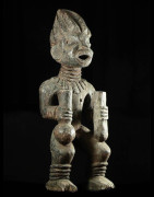 Statue Commemorative de Chef - Bangwa - Cameroun