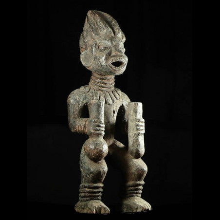 Statue Commemorative de Chef - Bangwa - Cameroun