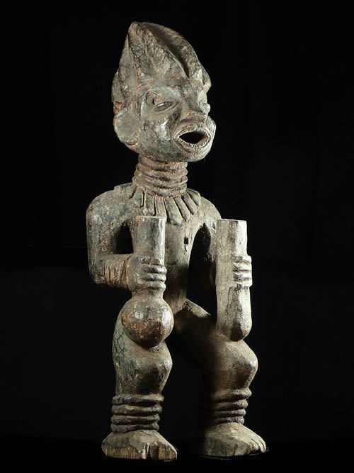 Statue Commemorative de Chef - Bangwa - Cameroun