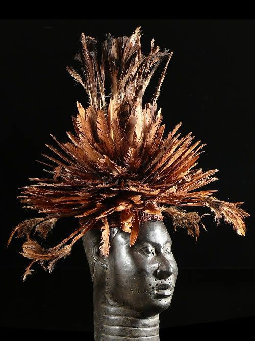 Coiffe Aka en plumes - Bamileke - Cameroun - Coiffes africaines