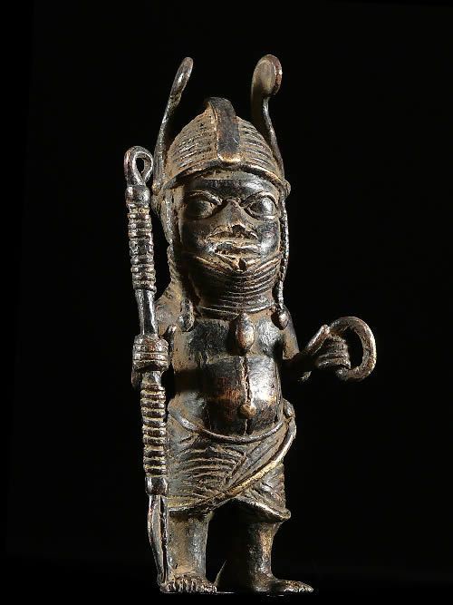 Oba en tenue de ceremonie - Bini Edo - Benin - Bronzes du Benin